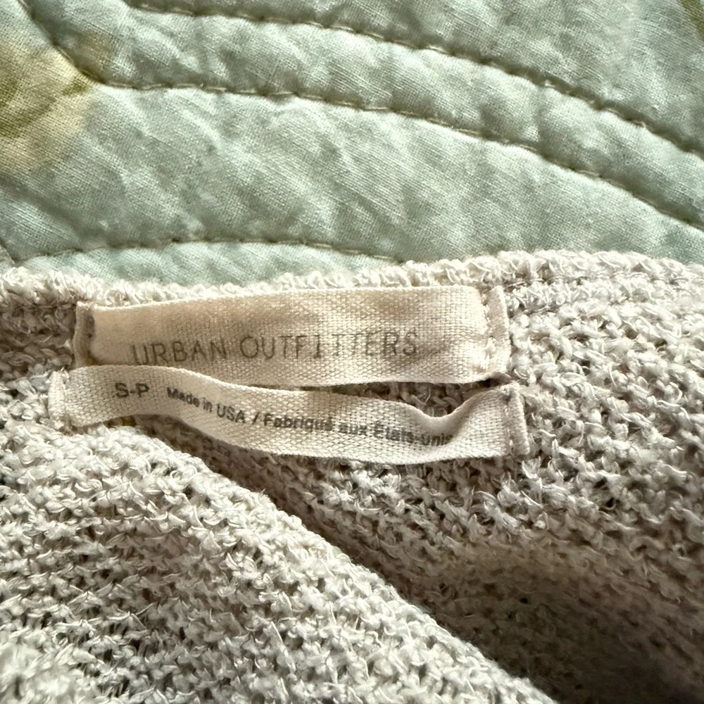 UO Tie-Front Ruffle Knit Grey Tank Top Women’s Size Small - Picture 5 of 5